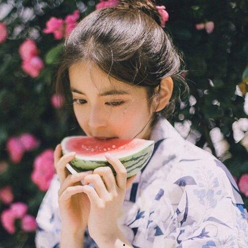 女孩子吃瓜头像情侣,情侣吃瓜头像背后的浪漫故事